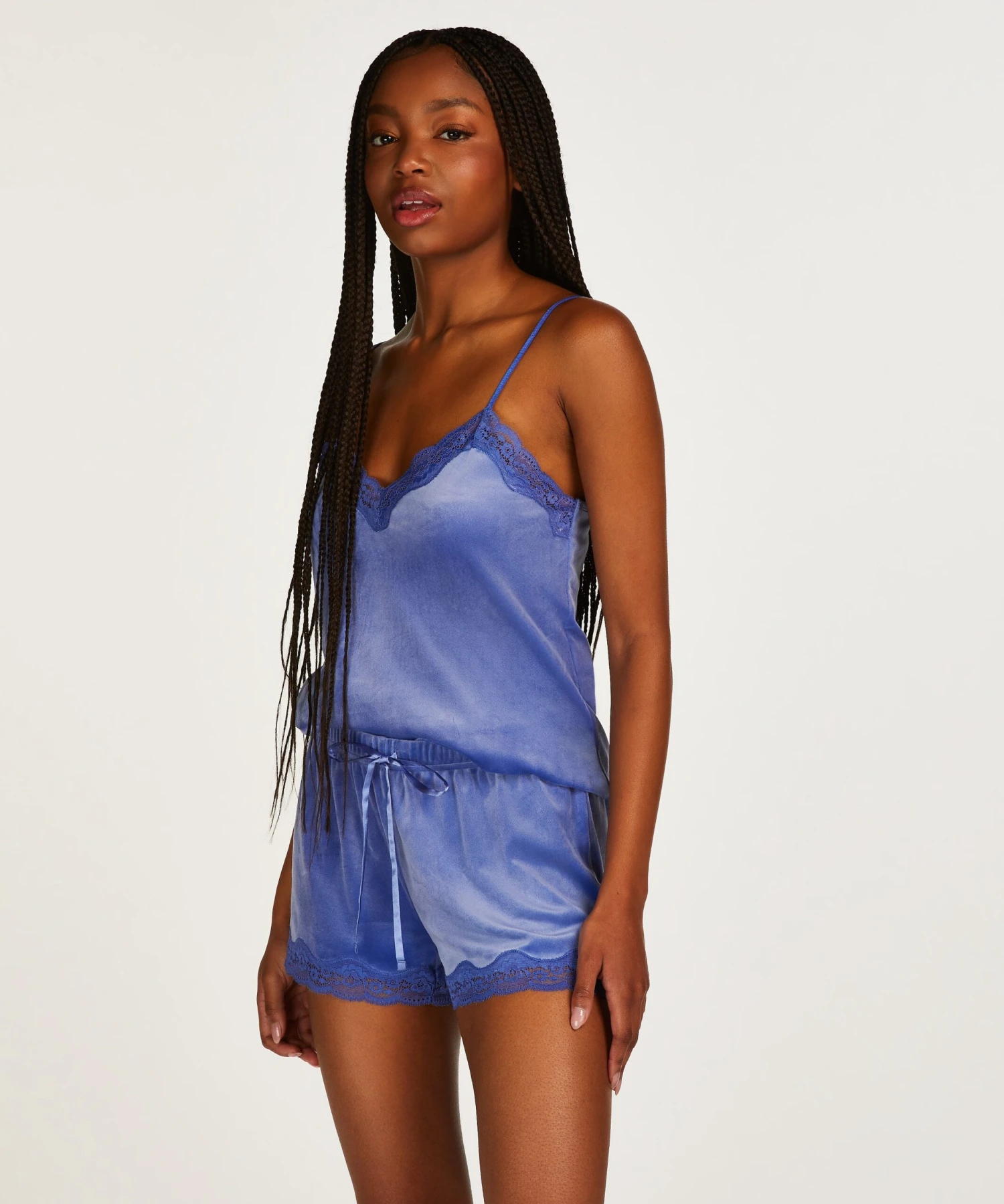 Shorts Aus Velours Mit Spitze 3 Shorts Aus Velours Mit Spitze